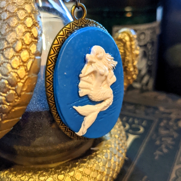 Siren Cameo - Picture 3 of 8